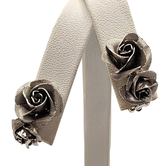 1950s Vintage Silver Mesh Rose Clip-On Earrings - Picture 1 of 8